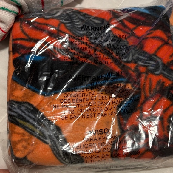 Spiderman Colorful Patterned Blanket - Picture 3 of 3